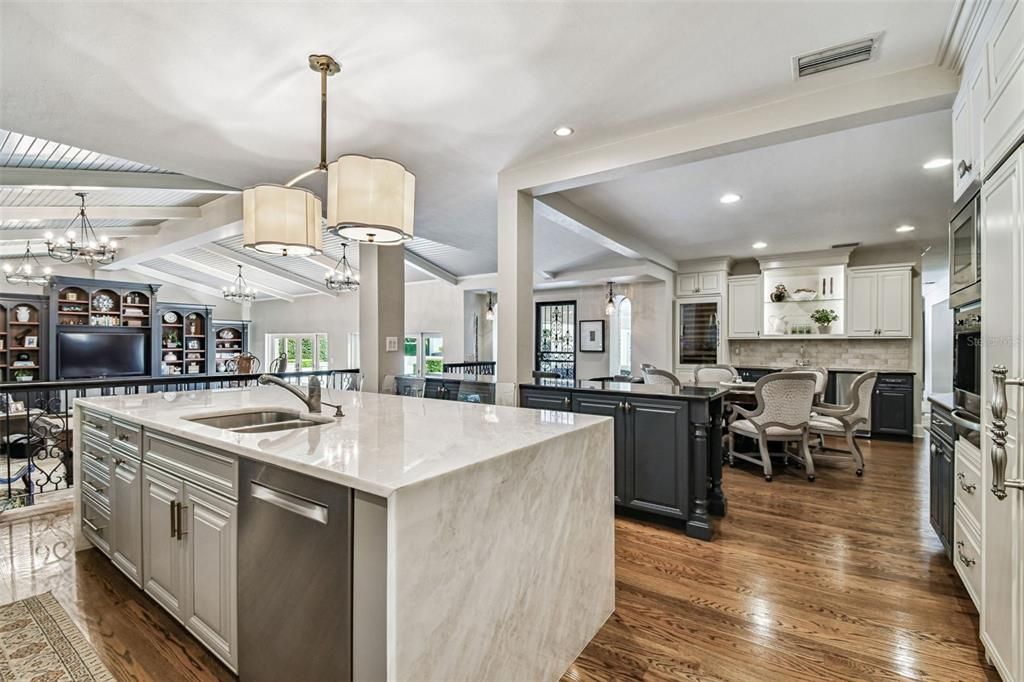 合同活跃: $5,499,000 (5 贝兹, 6 浴室, 7906 平方英尺)