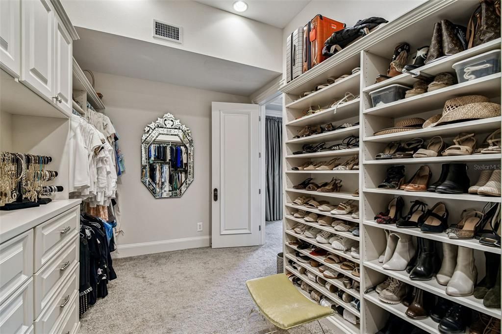 合同活跃: $5,499,000 (5 贝兹, 6 浴室, 7906 平方英尺)