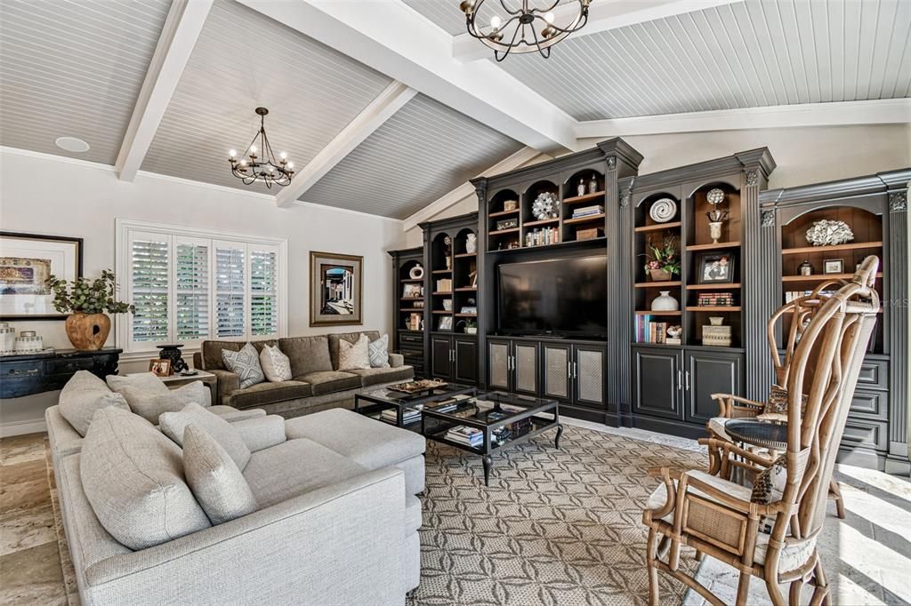 合同活跃: $5,499,000 (5 贝兹, 6 浴室, 7906 平方英尺)