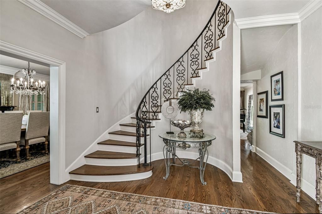 合同活跃: $5,499,000 (5 贝兹, 6 浴室, 7906 平方英尺)