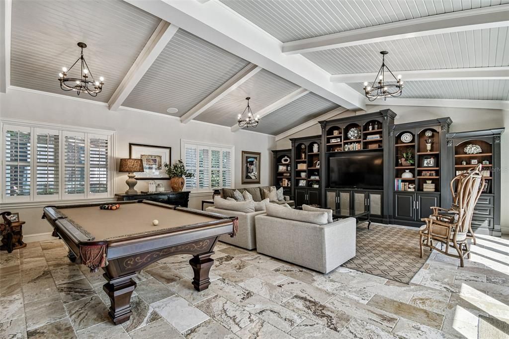 合同活跃: $5,499,000 (5 贝兹, 6 浴室, 7906 平方英尺)