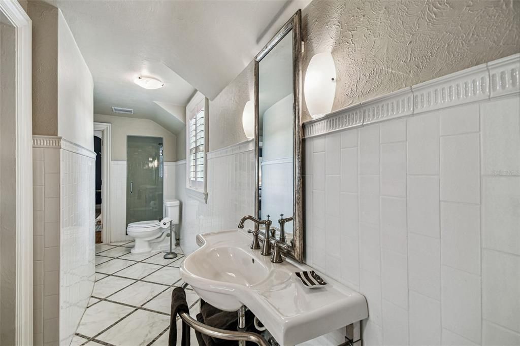 合同活跃: $5,499,000 (5 贝兹, 6 浴室, 7906 平方英尺)