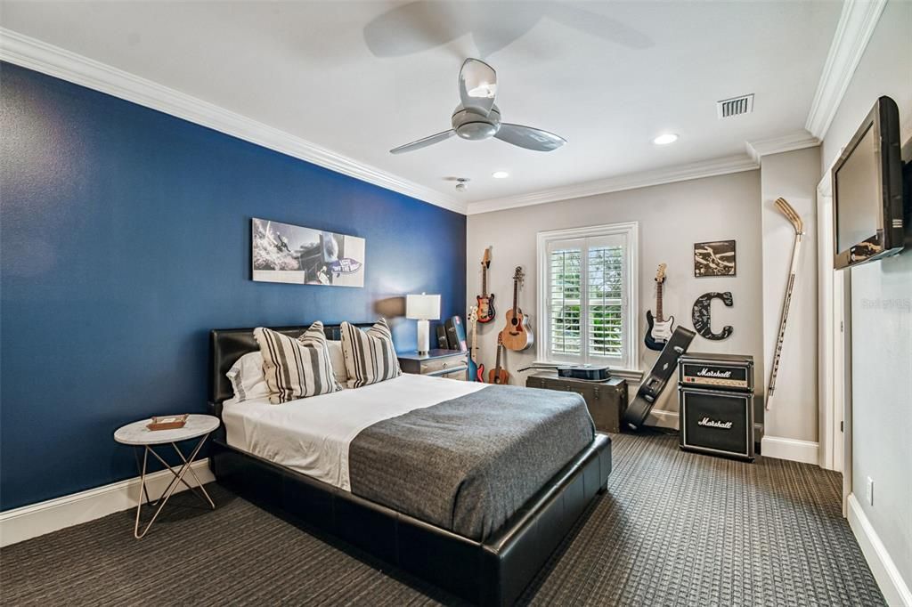 合同活跃: $5,499,000 (5 贝兹, 6 浴室, 7906 平方英尺)