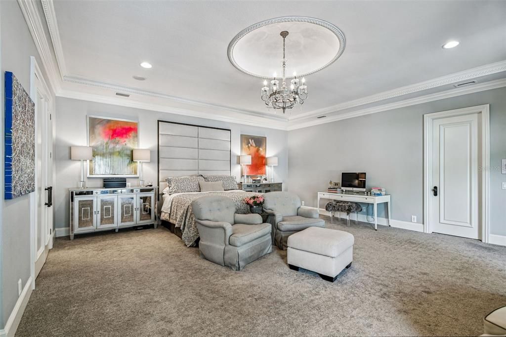 合同活跃: $5,499,000 (5 贝兹, 6 浴室, 7906 平方英尺)