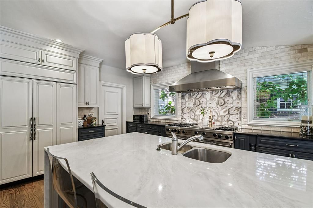 合同活跃: $5,499,000 (5 贝兹, 6 浴室, 7906 平方英尺)