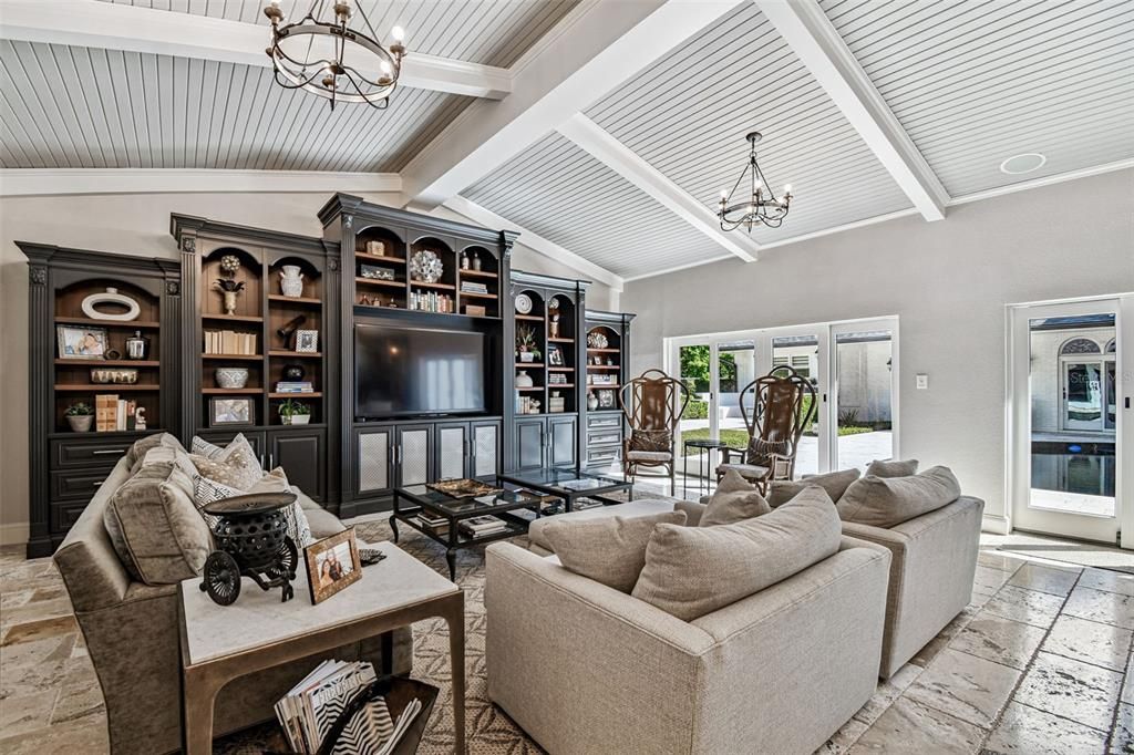 合同活跃: $5,499,000 (5 贝兹, 6 浴室, 7906 平方英尺)