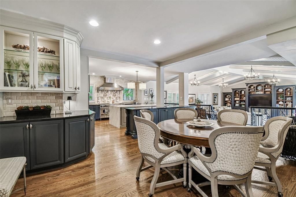 合同活跃: $5,499,000 (5 贝兹, 6 浴室, 7906 平方英尺)