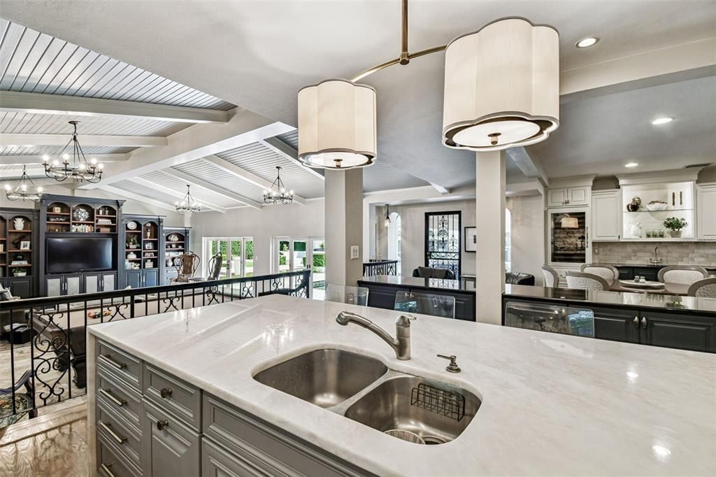 合同活跃: $5,499,000 (5 贝兹, 6 浴室, 7906 平方英尺)