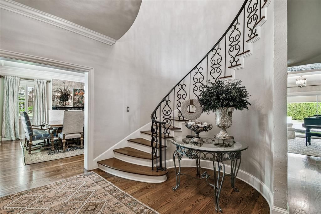 合同活跃: $5,499,000 (5 贝兹, 6 浴室, 7906 平方英尺)