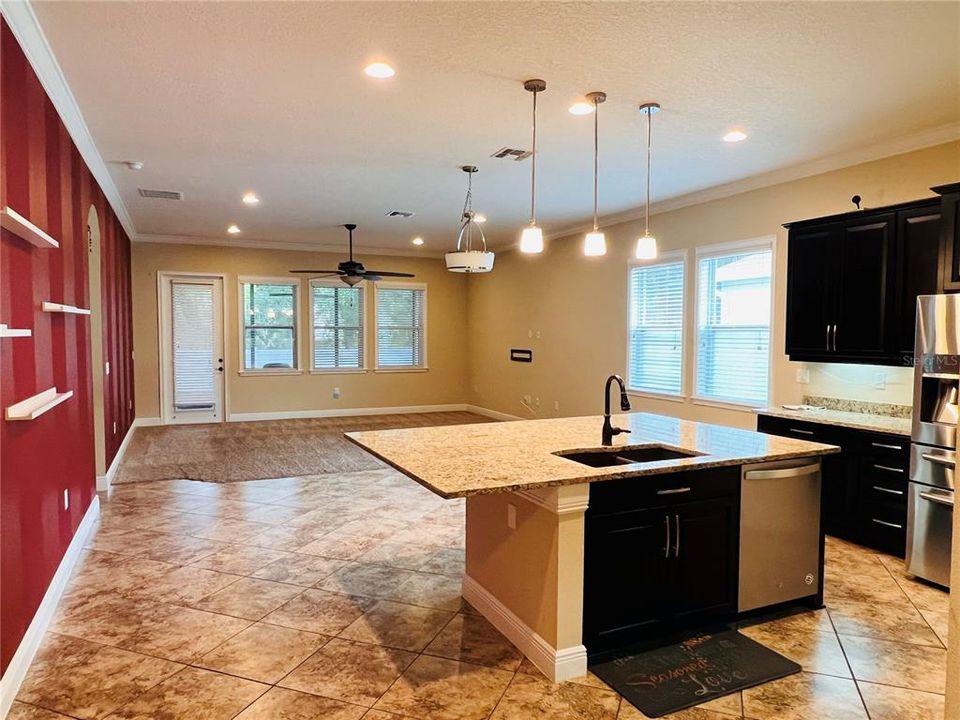 Activo con contrato: $3,100 (3 camas, 2 baños, 1792 Pies cuadrados)