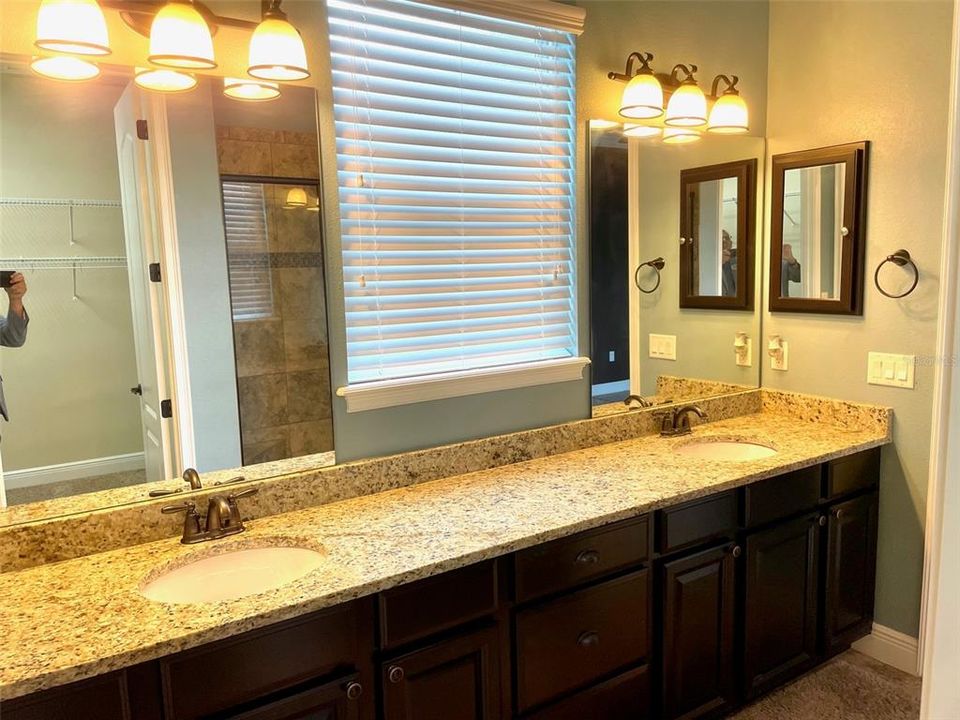 Activo con contrato: $3,100 (3 camas, 2 baños, 1792 Pies cuadrados)