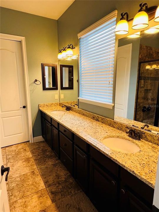 Activo con contrato: $3,100 (3 camas, 2 baños, 1792 Pies cuadrados)