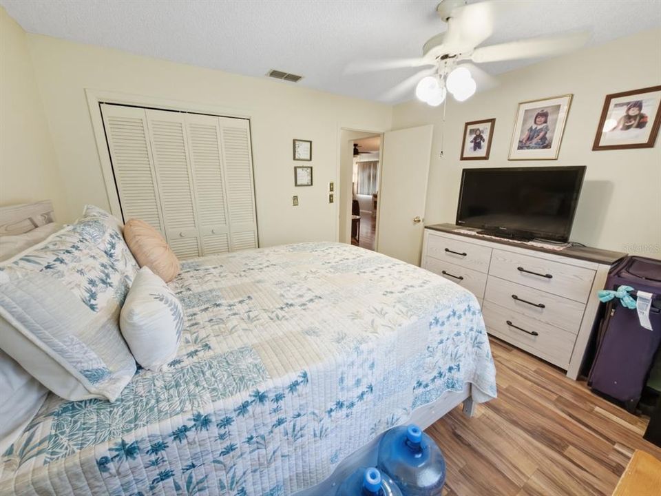 For Sale: $157,400 (2 beds, 2 baths, 1125 Square Feet)