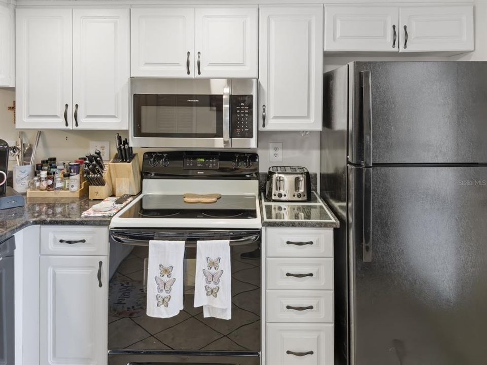 For Sale: $157,400 (2 beds, 2 baths, 1125 Square Feet)