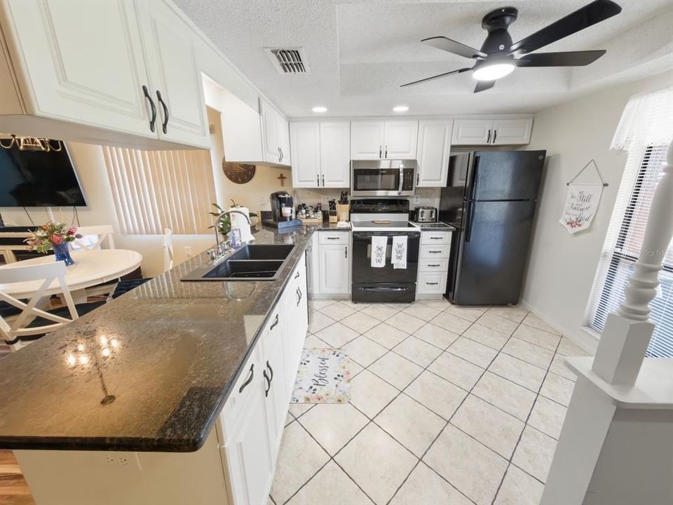 For Sale: $157,400 (2 beds, 2 baths, 1125 Square Feet)