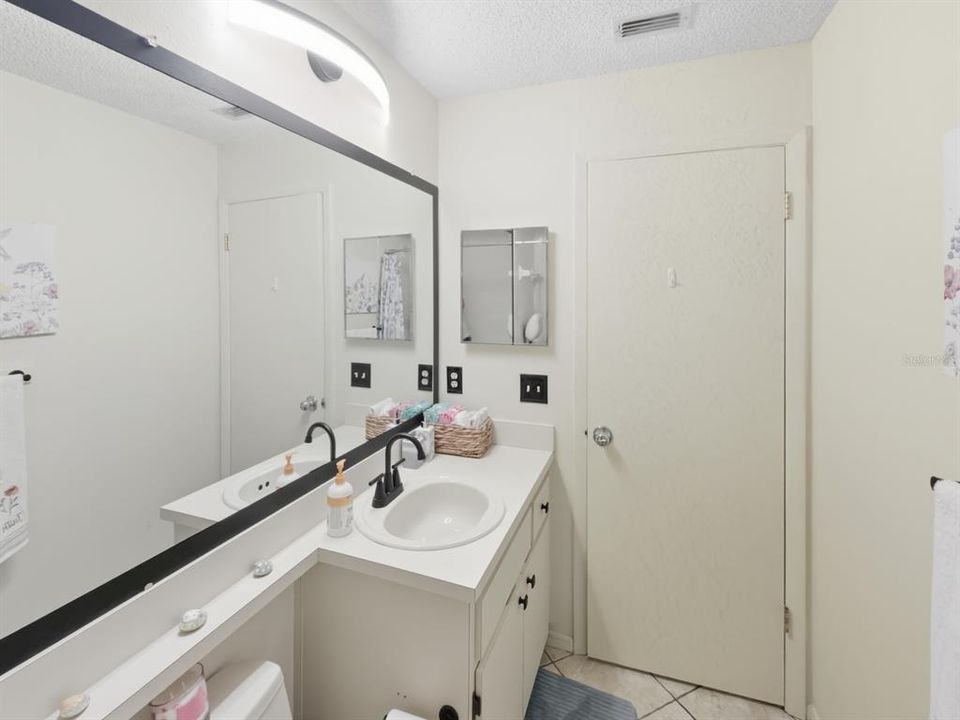 For Sale: $157,400 (2 beds, 2 baths, 1125 Square Feet)