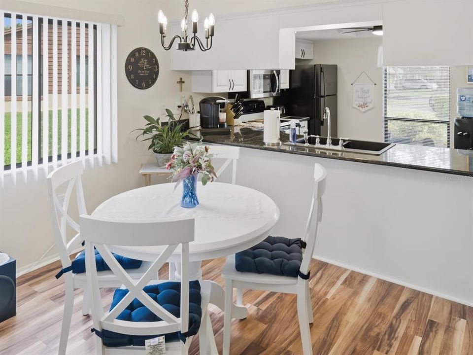 For Sale: $157,400 (2 beds, 2 baths, 1125 Square Feet)