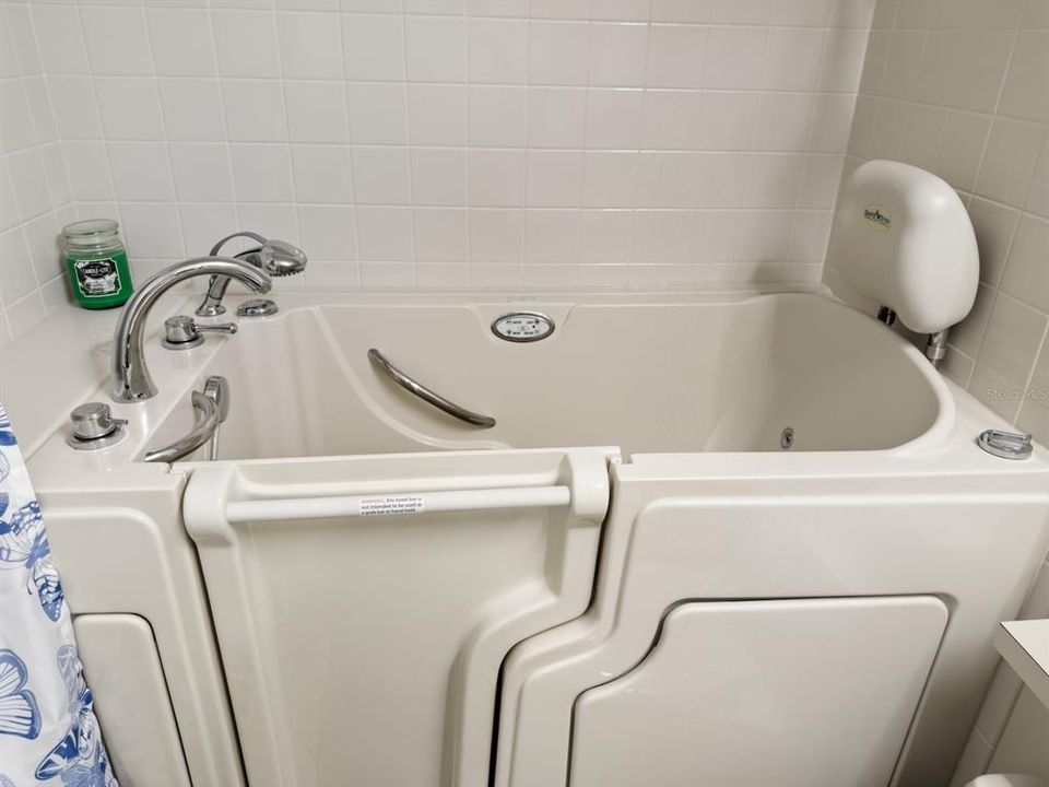 For Sale: $157,400 (2 beds, 2 baths, 1125 Square Feet)