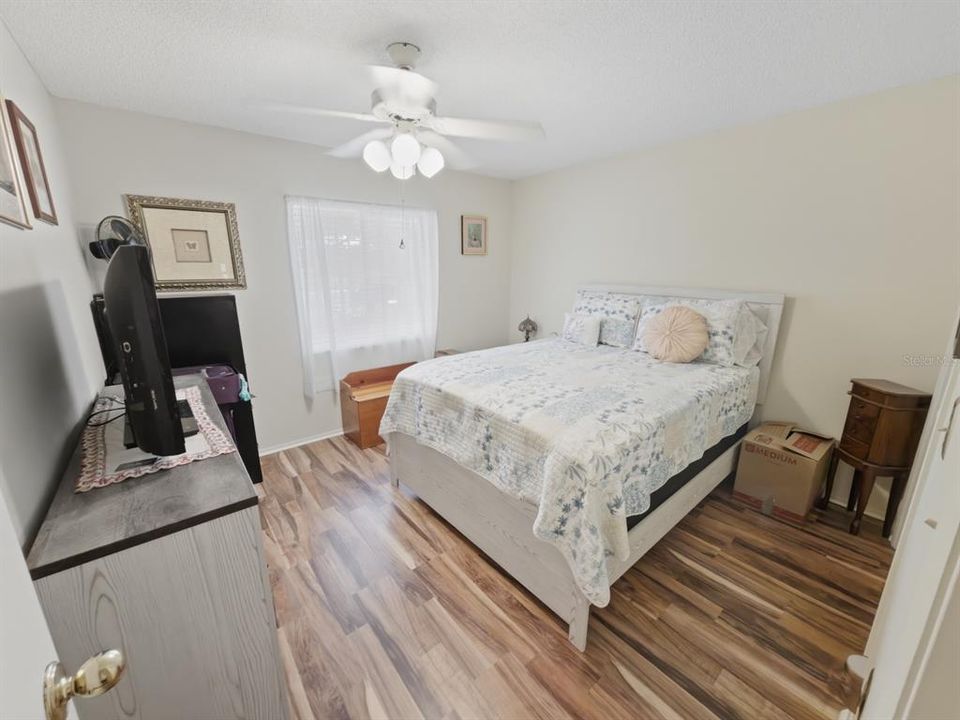 For Sale: $157,400 (2 beds, 2 baths, 1125 Square Feet)