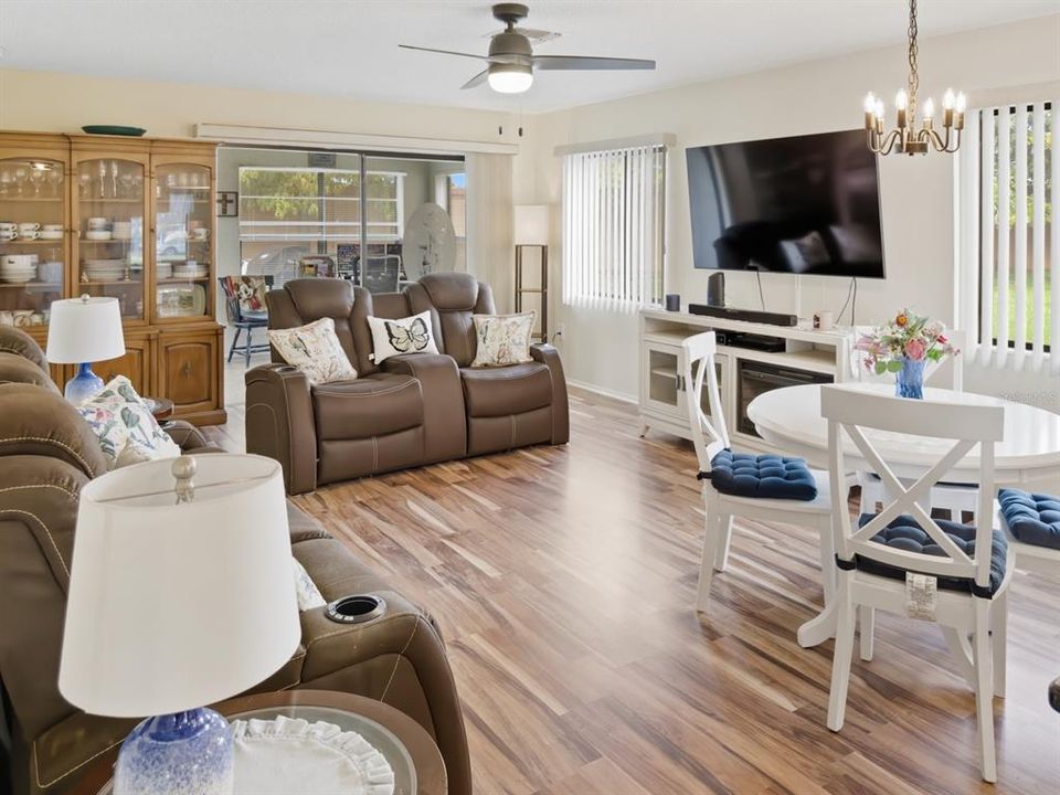 For Sale: $157,400 (2 beds, 2 baths, 1125 Square Feet)