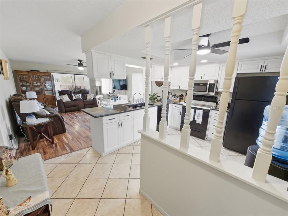 For Sale: $157,400 (2 beds, 2 baths, 1125 Square Feet)