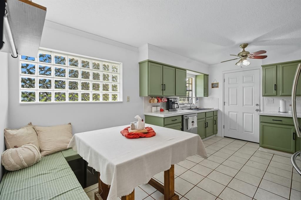 待售: $315,000 (3 贝兹, 1 浴室, 1334 平方英尺)