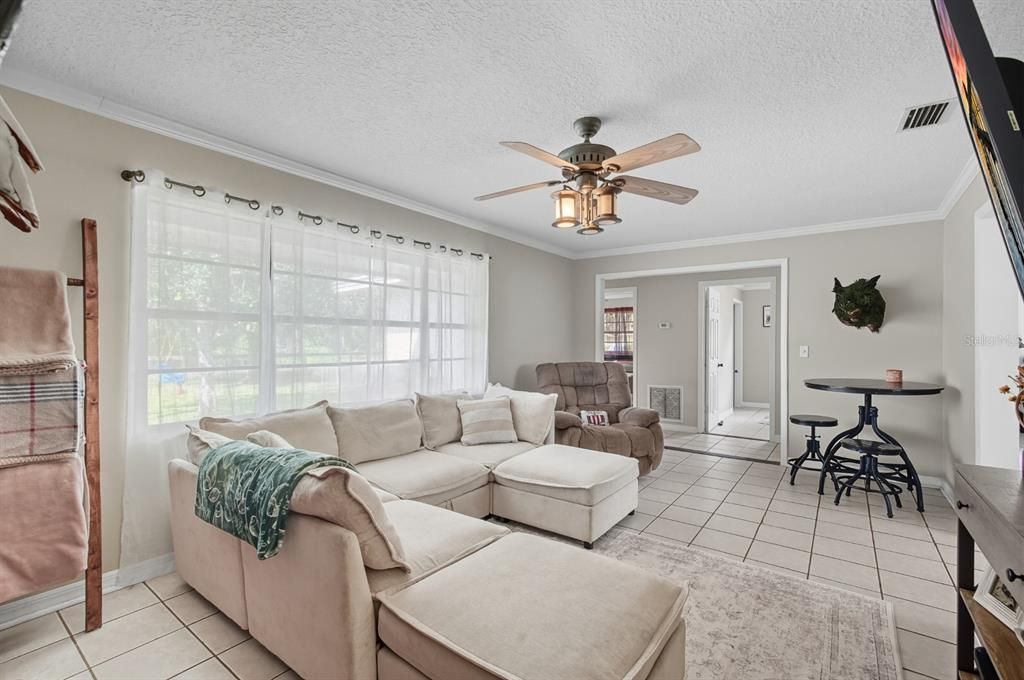 待售: $315,000 (3 贝兹, 1 浴室, 1334 平方英尺)