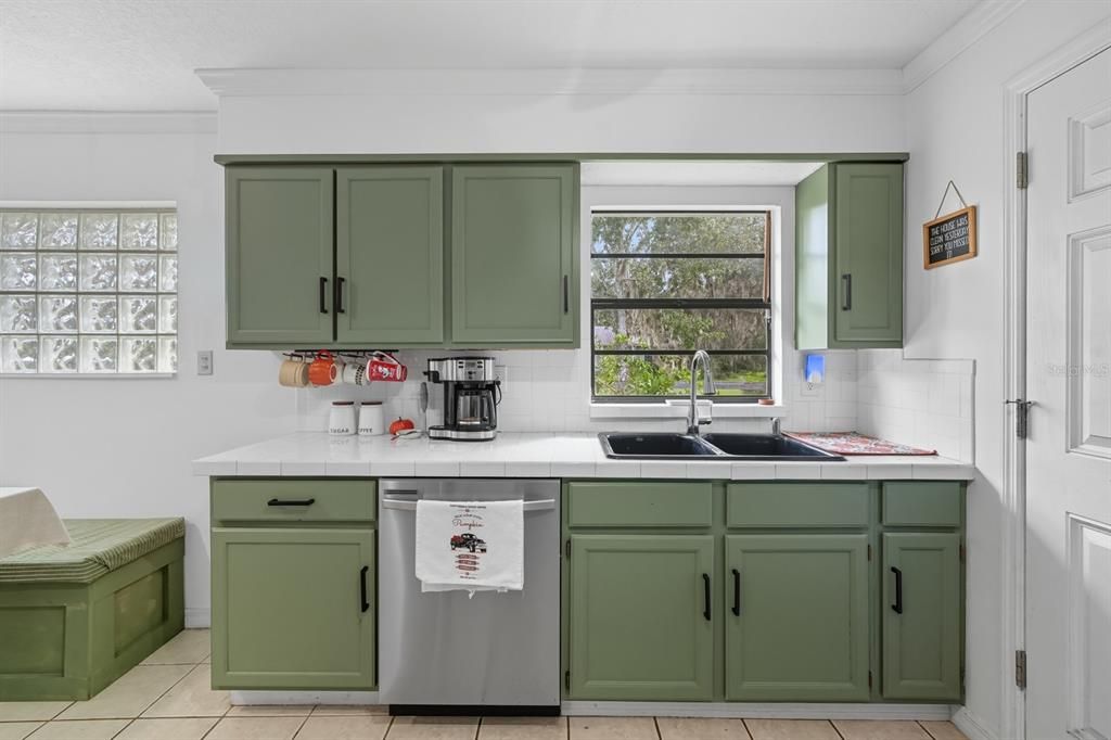 待售: $315,000 (3 贝兹, 1 浴室, 1334 平方英尺)