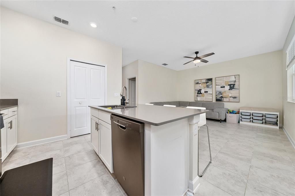 待售: $415,000 (3 贝兹, 2 浴室, 1717 平方英尺)