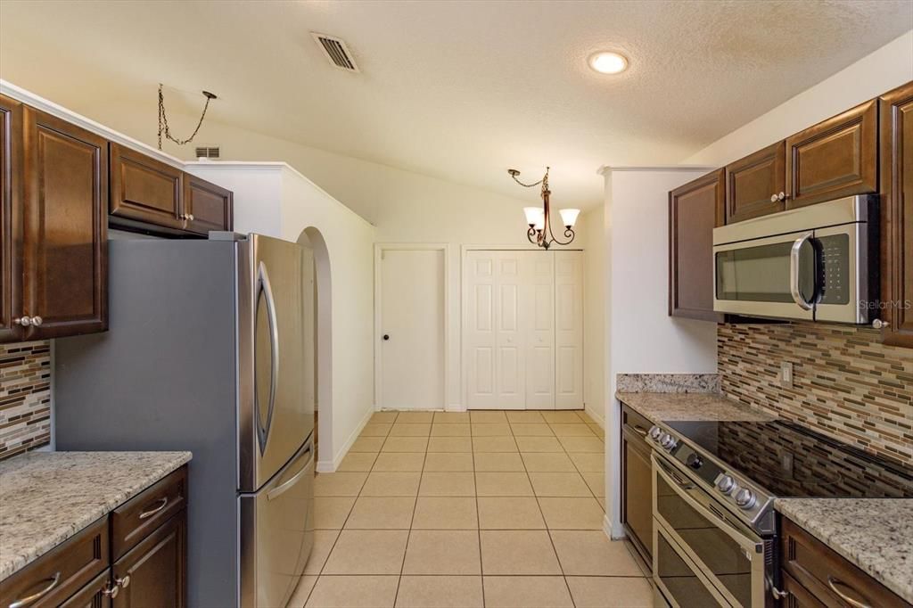 待售: $415,000 (3 贝兹, 2 浴室, 1568 平方英尺)