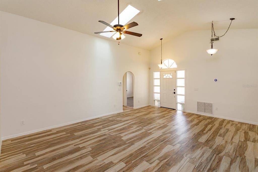 待售: $415,000 (3 贝兹, 2 浴室, 1568 平方英尺)