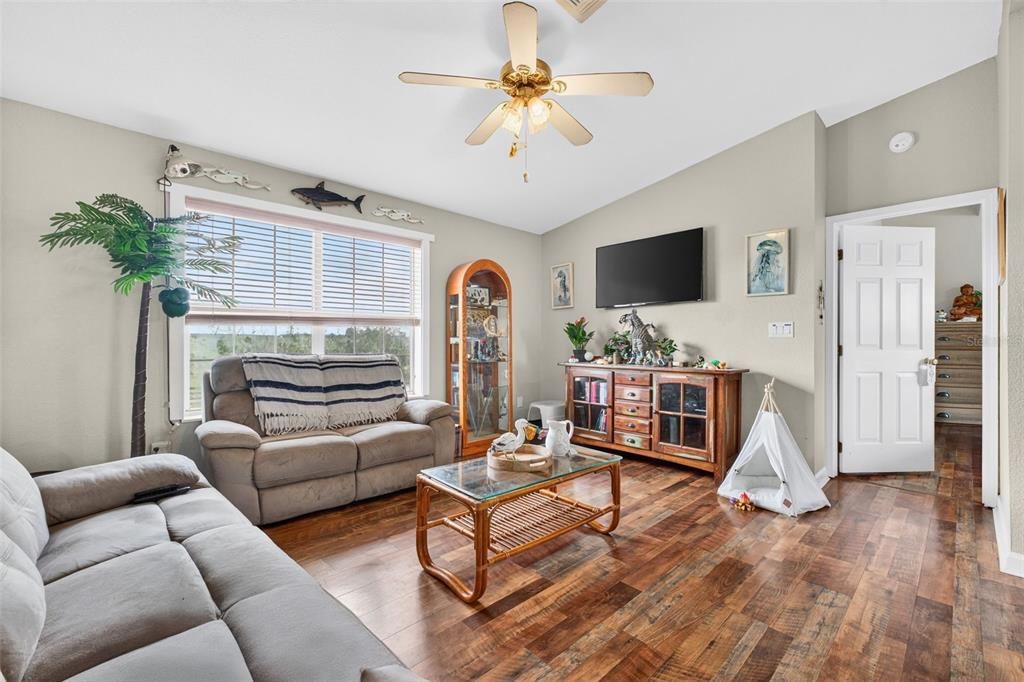 For Sale: $625,000 (4 beds, 3 baths, 1776 Square Feet)