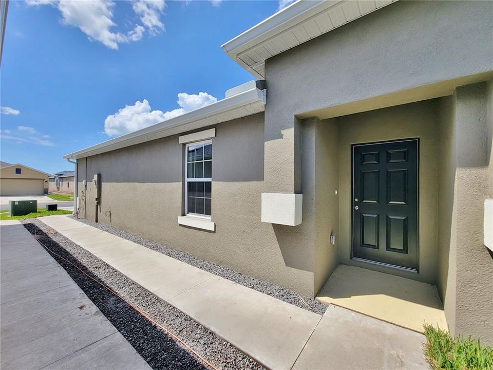 For Rent: $2,000 (3 beds, 2 baths, 1516 Square Feet)