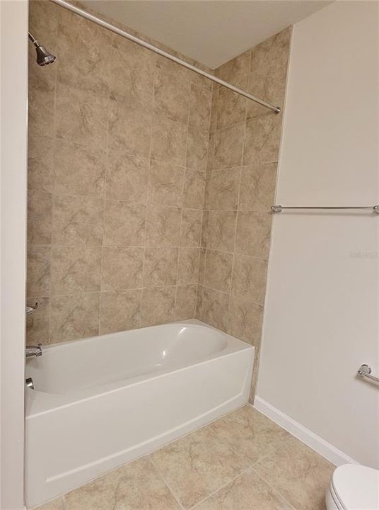 For Rent: $2,000 (3 beds, 2 baths, 1516 Square Feet)