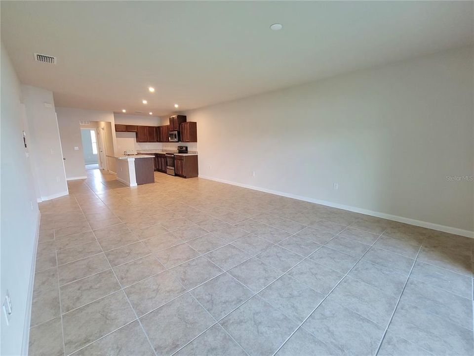 For Rent: $2,000 (3 beds, 2 baths, 1516 Square Feet)