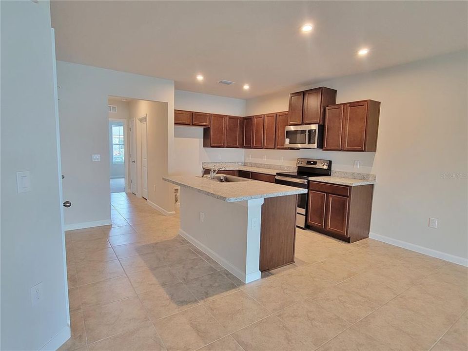 For Rent: $2,000 (3 beds, 2 baths, 1516 Square Feet)