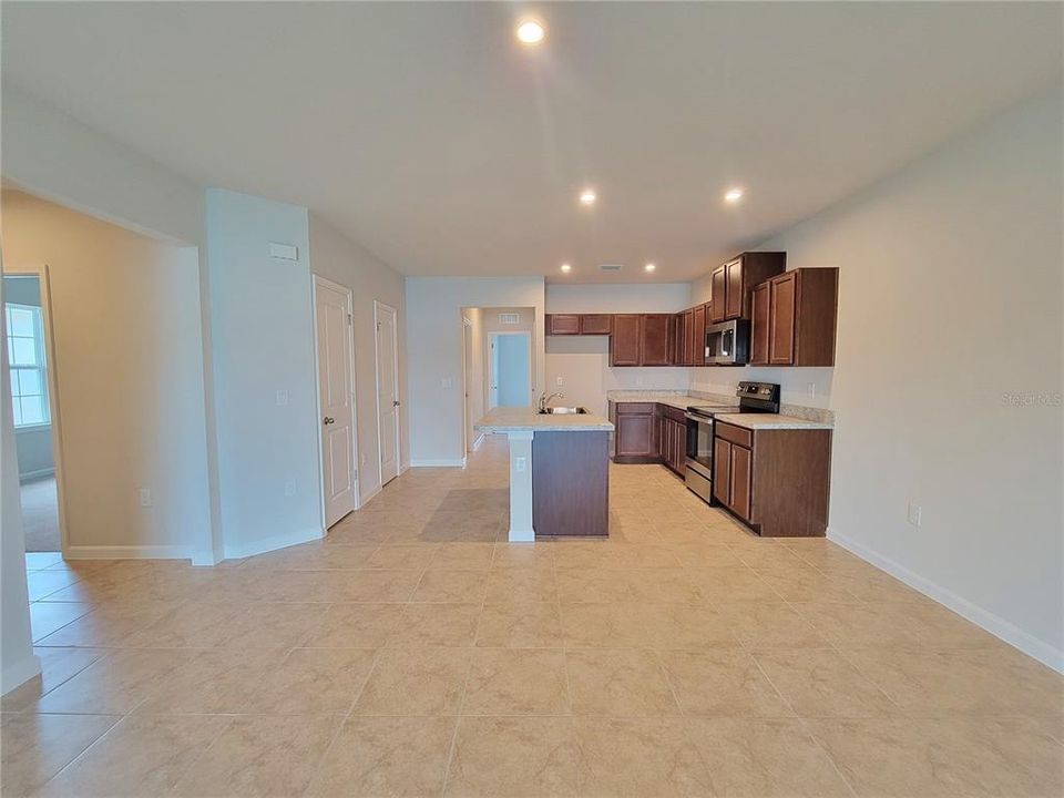 For Rent: $2,000 (3 beds, 2 baths, 1516 Square Feet)