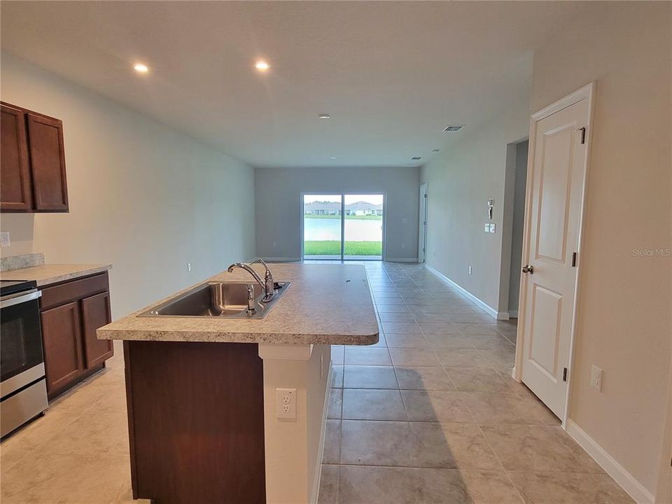 For Rent: $2,000 (3 beds, 2 baths, 1516 Square Feet)