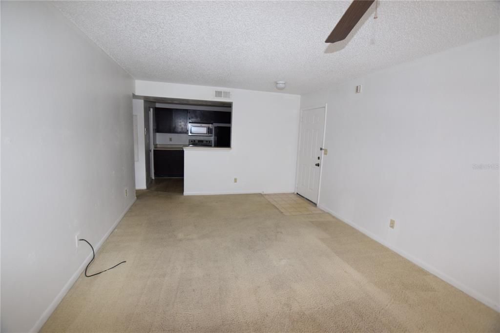 В аренду: $1,350 (1 спален, 1 ванн, 715 Квадратных фут)