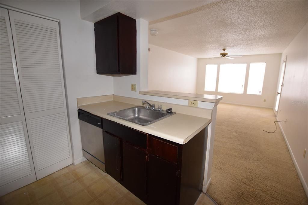 В аренду: $1,350 (1 спален, 1 ванн, 715 Квадратных фут)