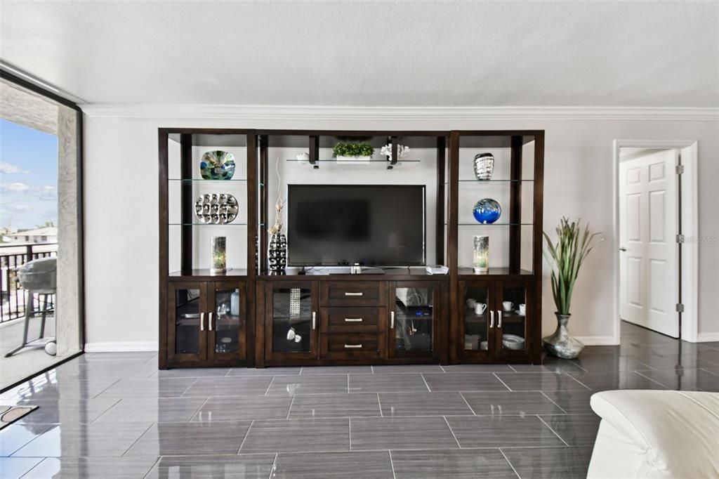 For Sale: $659,000 (1 beds, 1 baths, 1015 Square Feet)