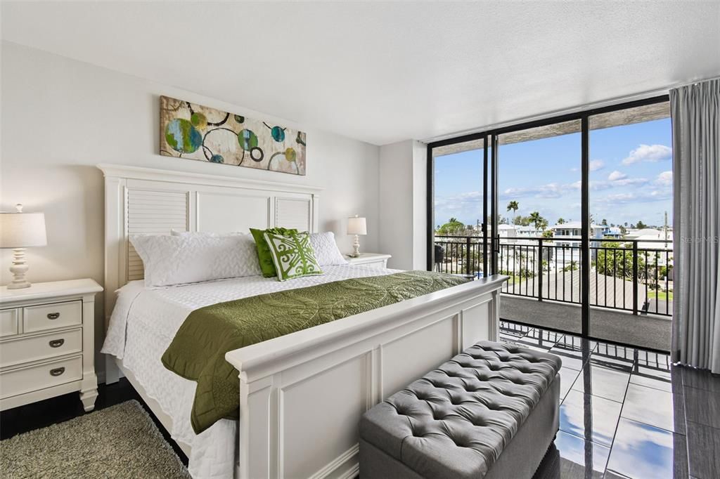 For Sale: $659,000 (1 beds, 1 baths, 1015 Square Feet)