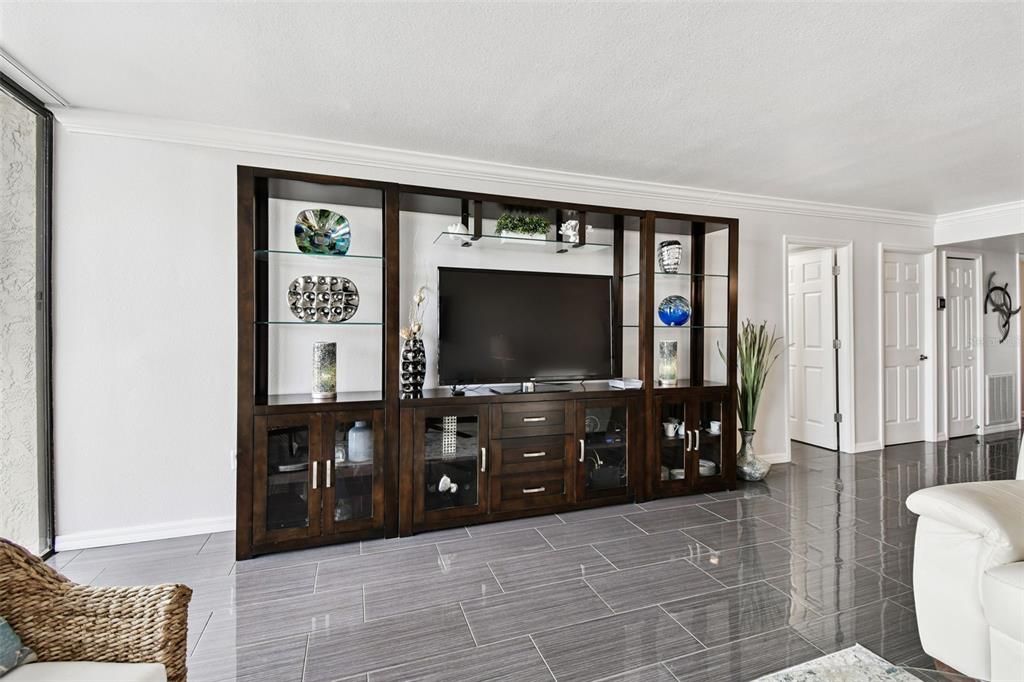 For Sale: $659,000 (1 beds, 1 baths, 1015 Square Feet)