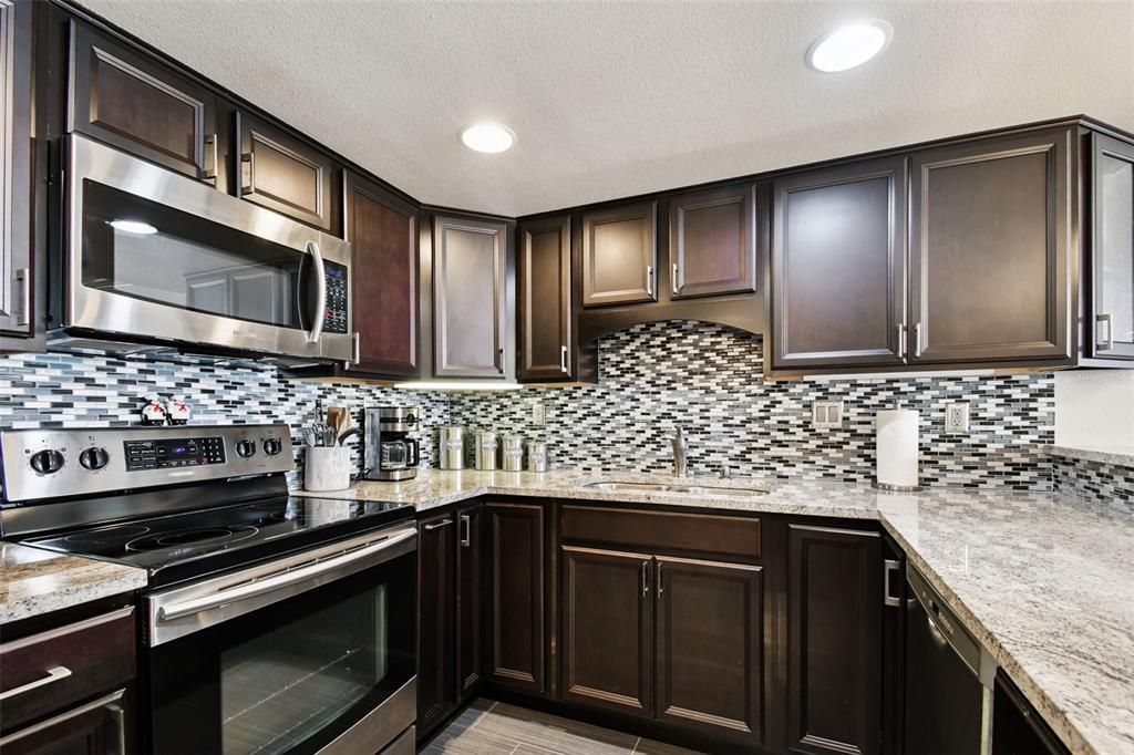 For Sale: $659,000 (1 beds, 1 baths, 1015 Square Feet)