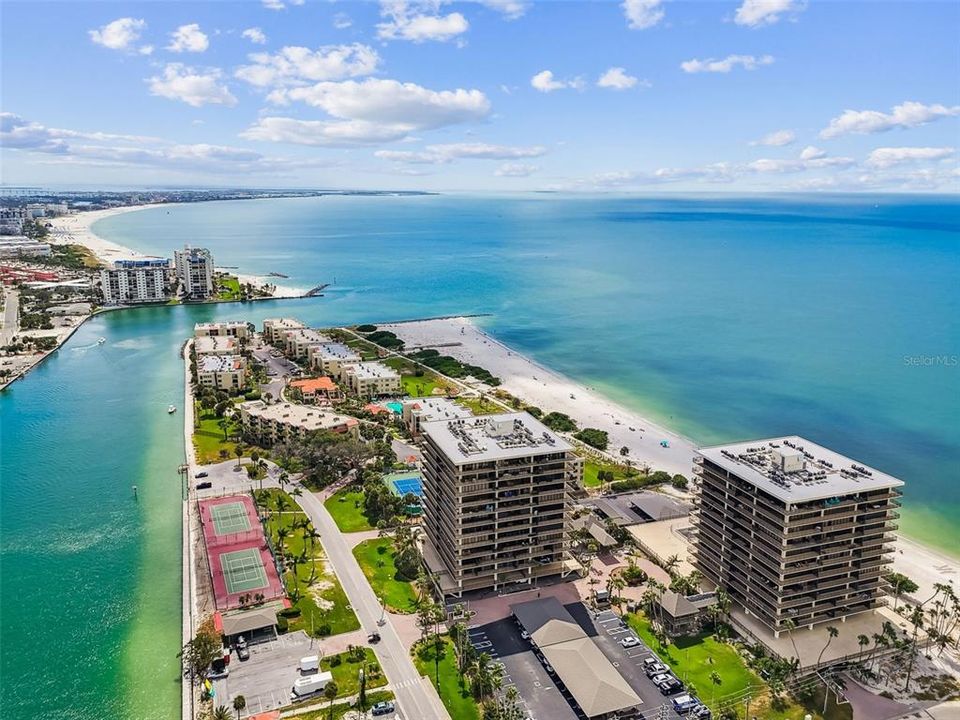 For Sale: $659,000 (1 beds, 1 baths, 1015 Square Feet)