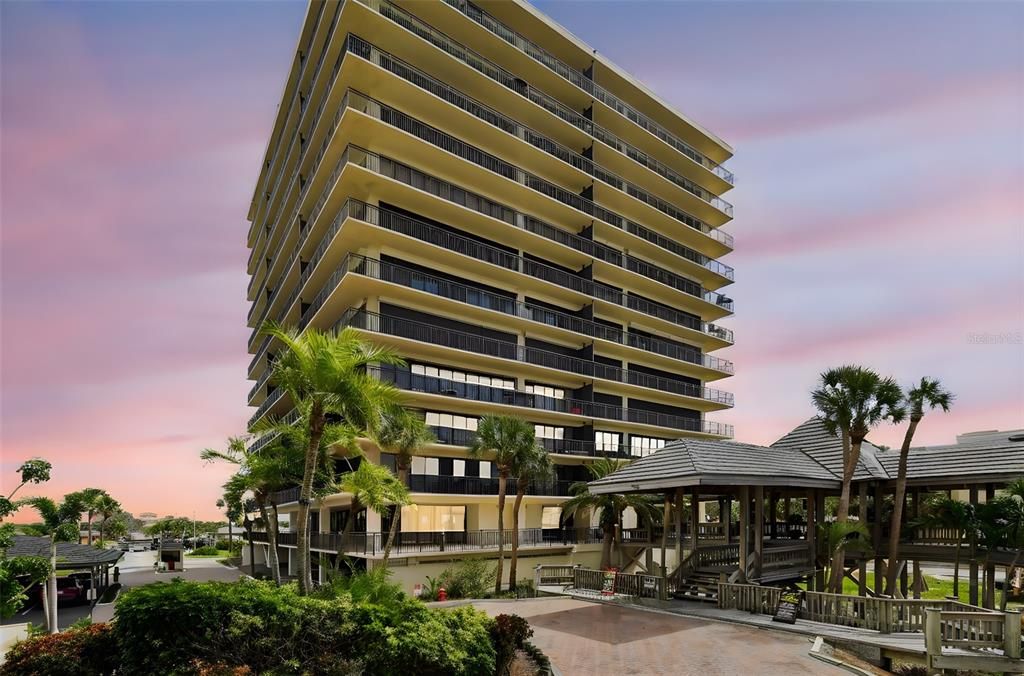 For Sale: $659,000 (1 beds, 1 baths, 1015 Square Feet)