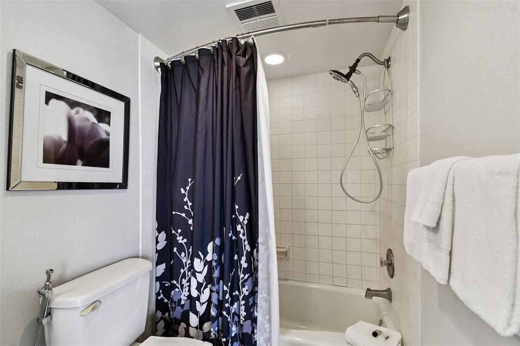 For Sale: $659,000 (1 beds, 1 baths, 1015 Square Feet)