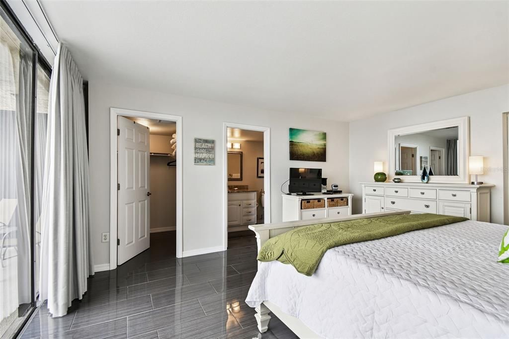 For Sale: $659,000 (1 beds, 1 baths, 1015 Square Feet)