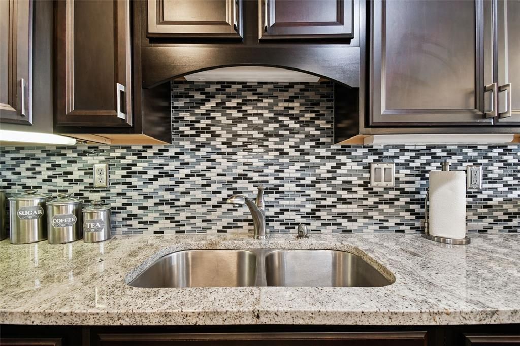 For Sale: $659,000 (1 beds, 1 baths, 1015 Square Feet)