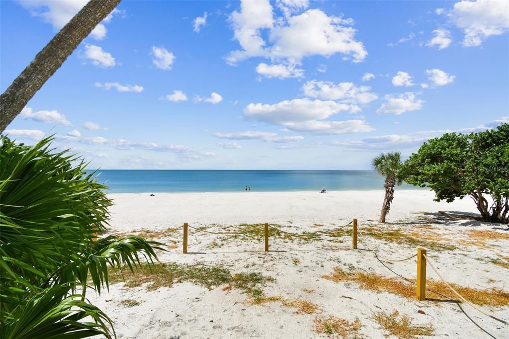 For Sale: $659,000 (1 beds, 1 baths, 1015 Square Feet)